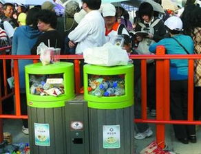 上海世博園區(qū)少量分類(lèi)垃圾箱成 擺設(shè)
