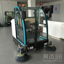 世博物業 高效清潔新標桿——電動掃地車掃吸一體化座駕掃地機的應用與優勢